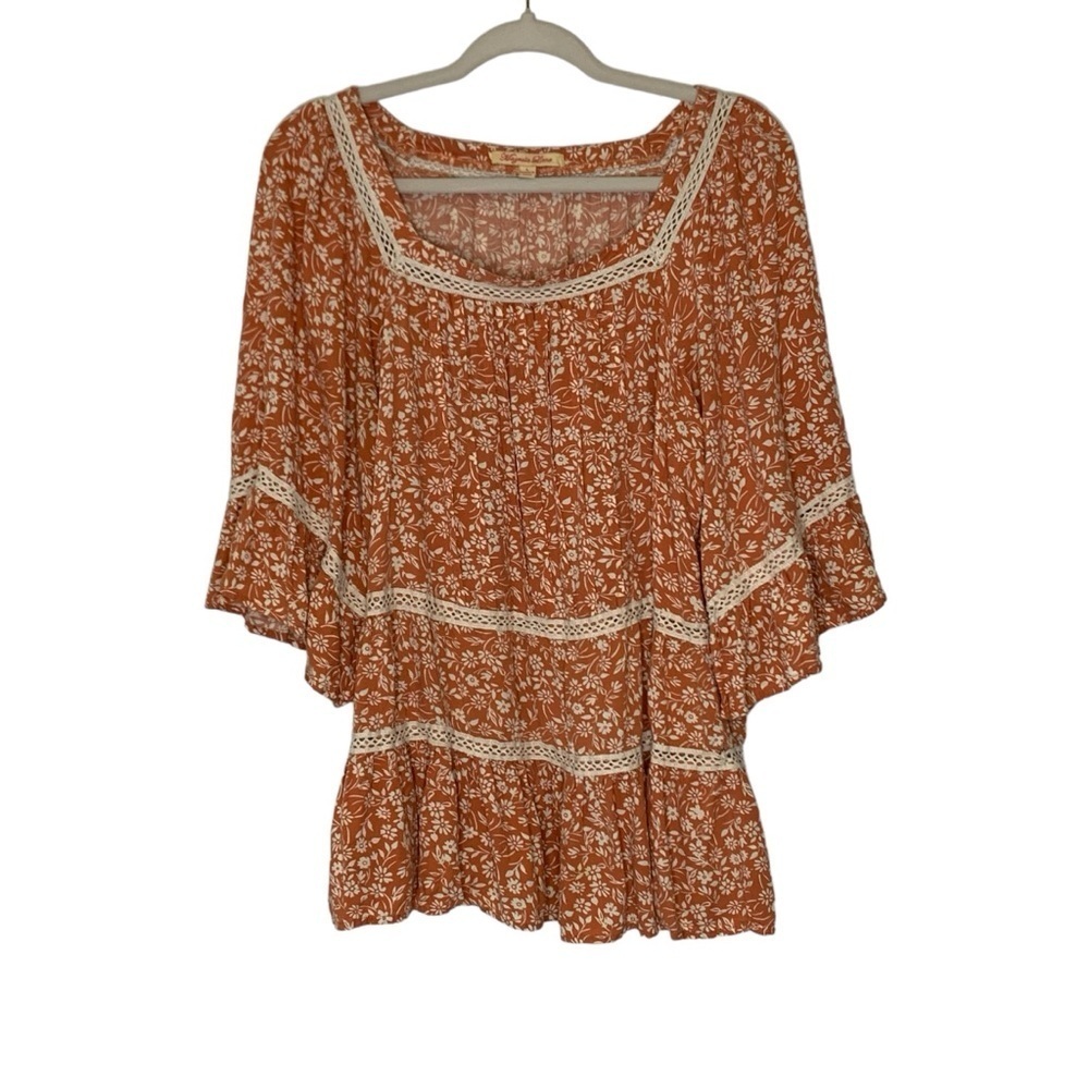Magnolia Lane creme and salmon rust floral boho peasant blouse. Size L